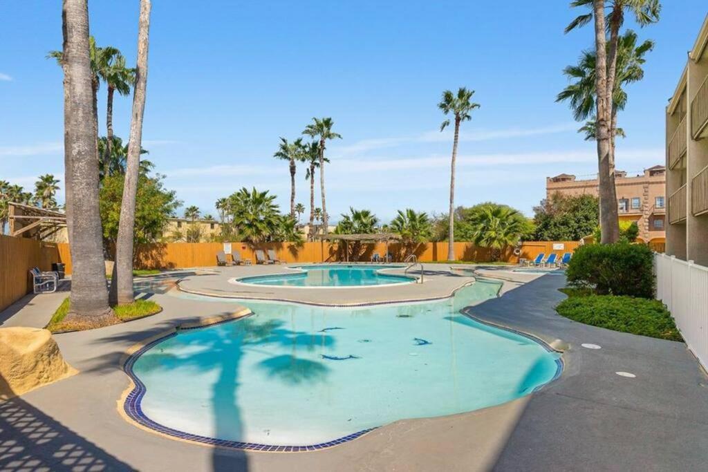2 Bed 2 Bath Condo By Beach With Resort Pool サウス・パドリー・アイランド エクステリア 写真